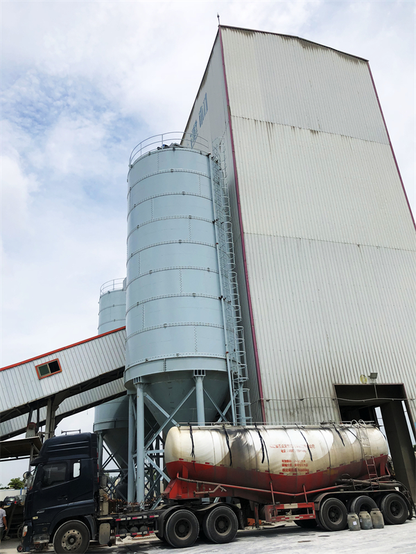 2019年陆威为翔安哈达混凝土搅拌站提供2个500吨水泥筒仓和气力输送系统 (1)